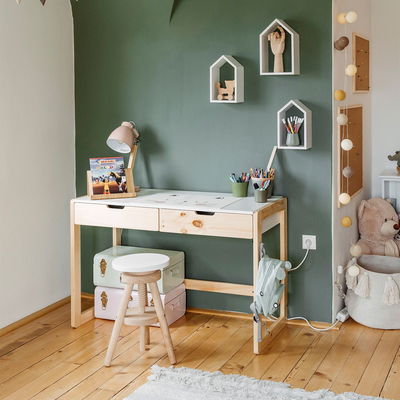Manis-H Hocker mit Lifetime Retro Lampe Manis-H Hocker mit Lifetime Retro Lampe