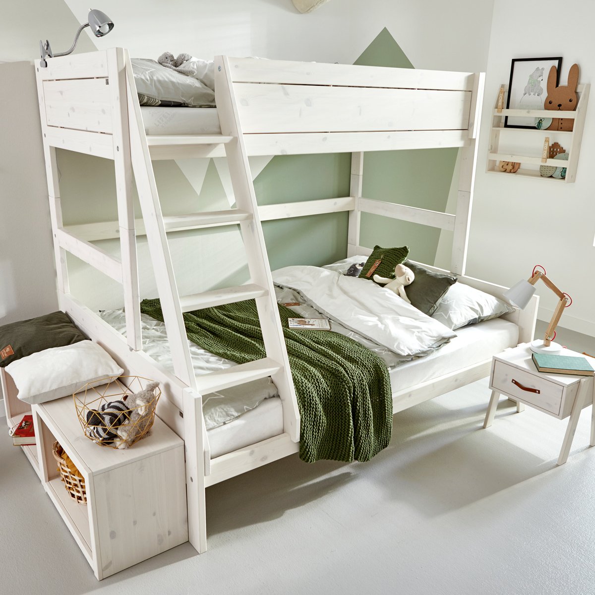 Unten ist ausreichend Platz für 2 Personen.