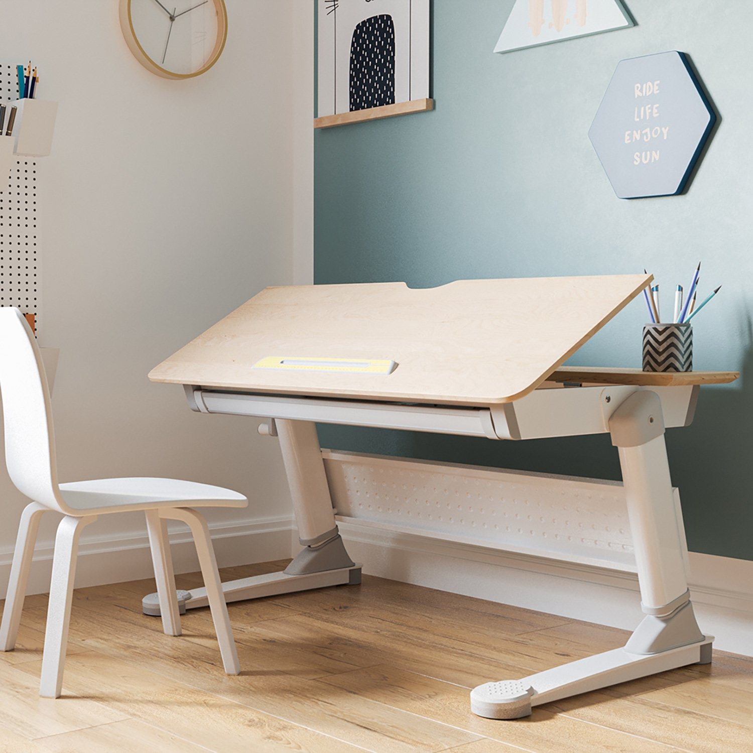 Biurko dziecięce Luna Natur, z regulowaną wysokością blatu z drewna brzozowego